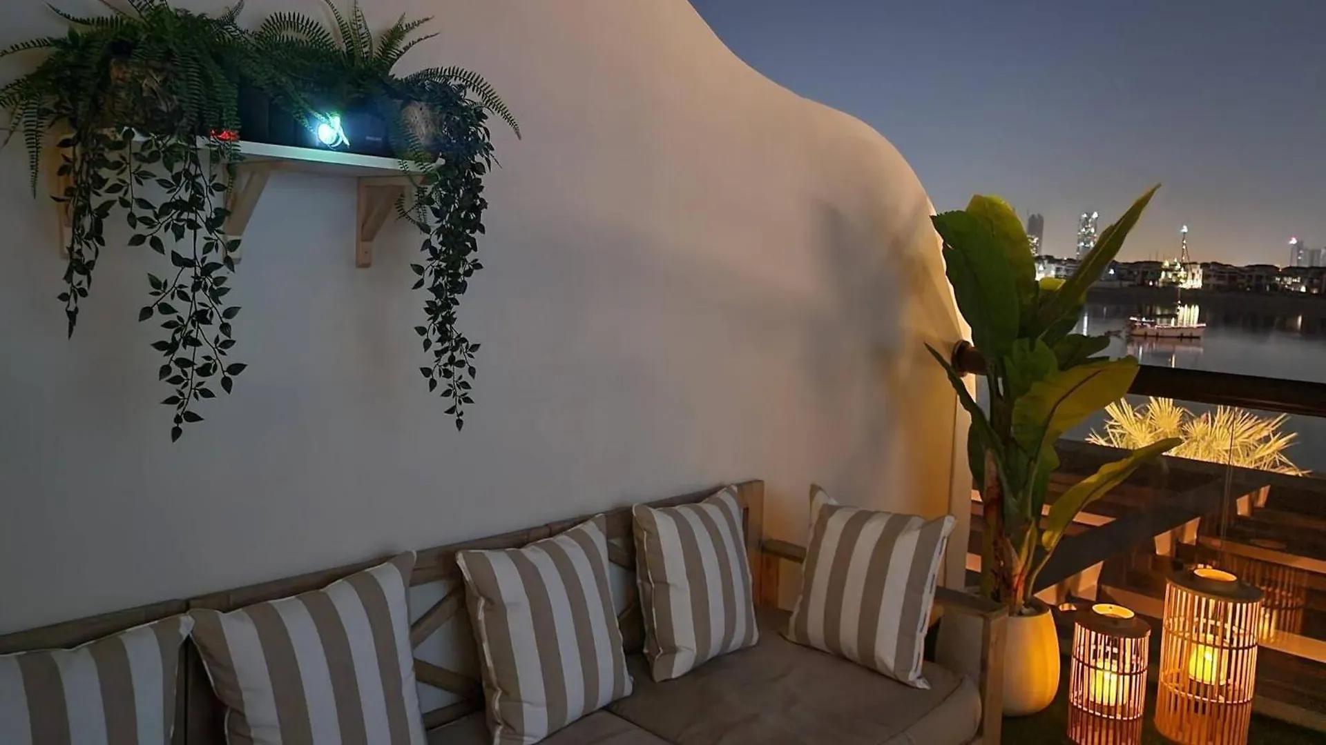 Beachfront Bliss On The Palm Jumeirah Dubai 0*,