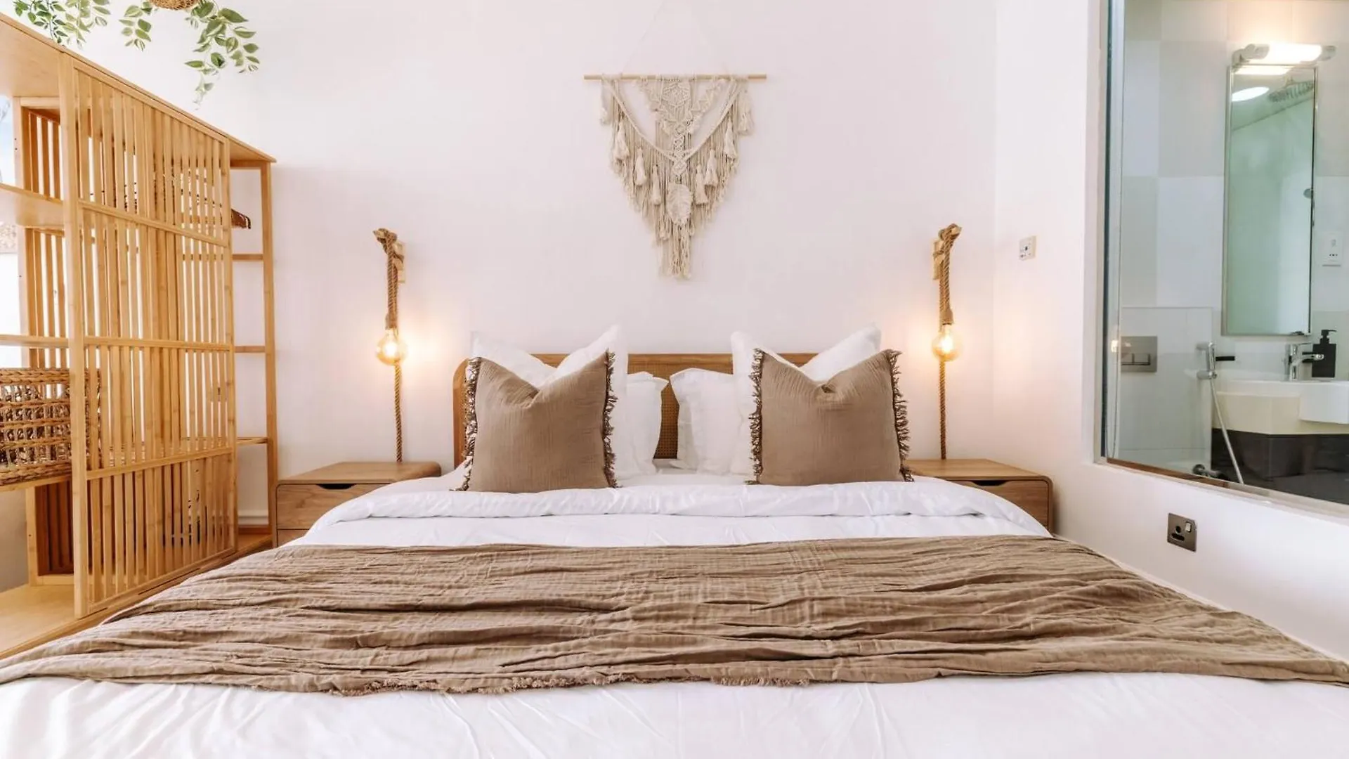 Apartment Beachfront Bliss On The Palm Jumeirah Dubai United Arab Emirates