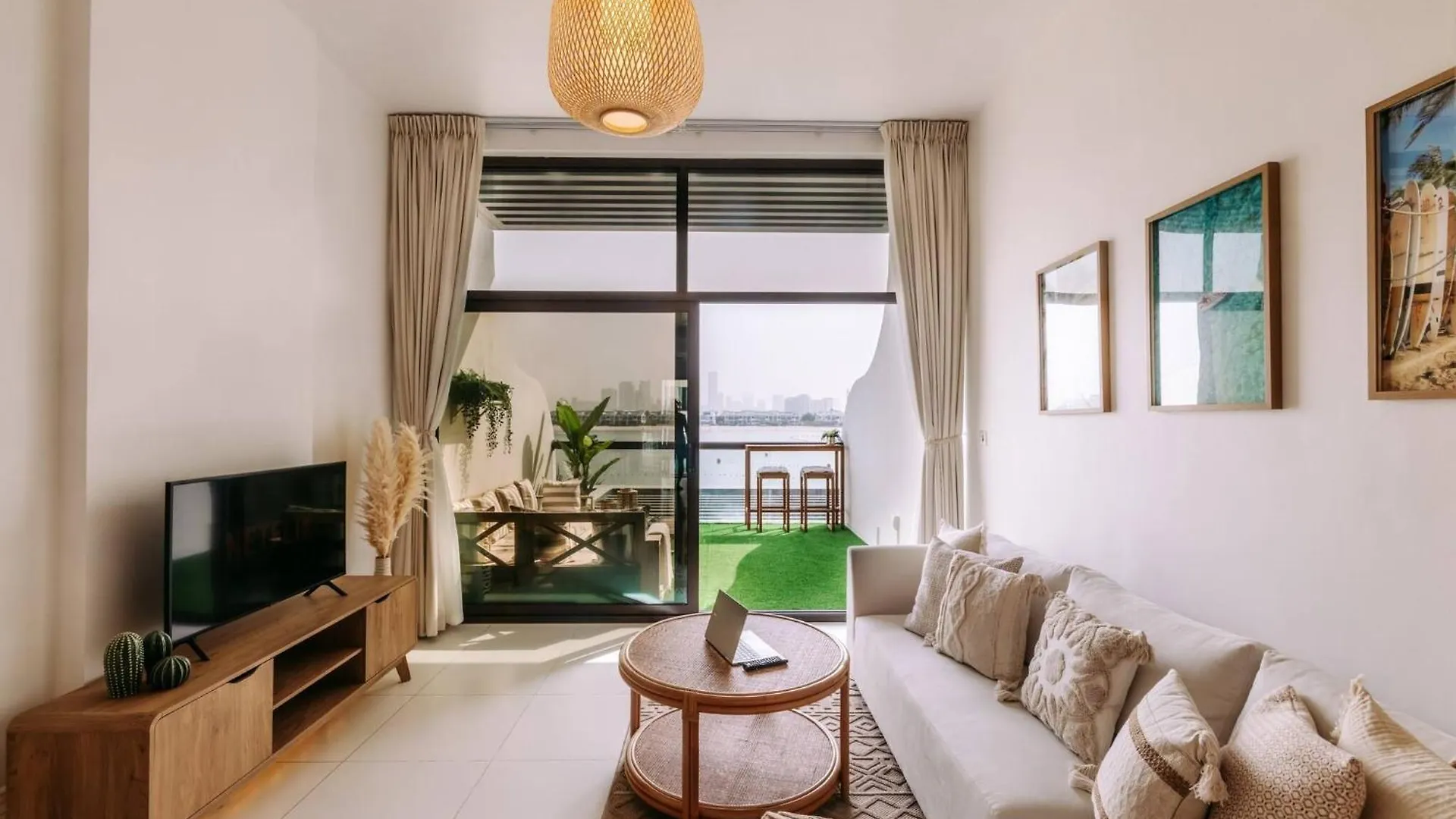 Beachfront Bliss On The Palm Jumeirah location