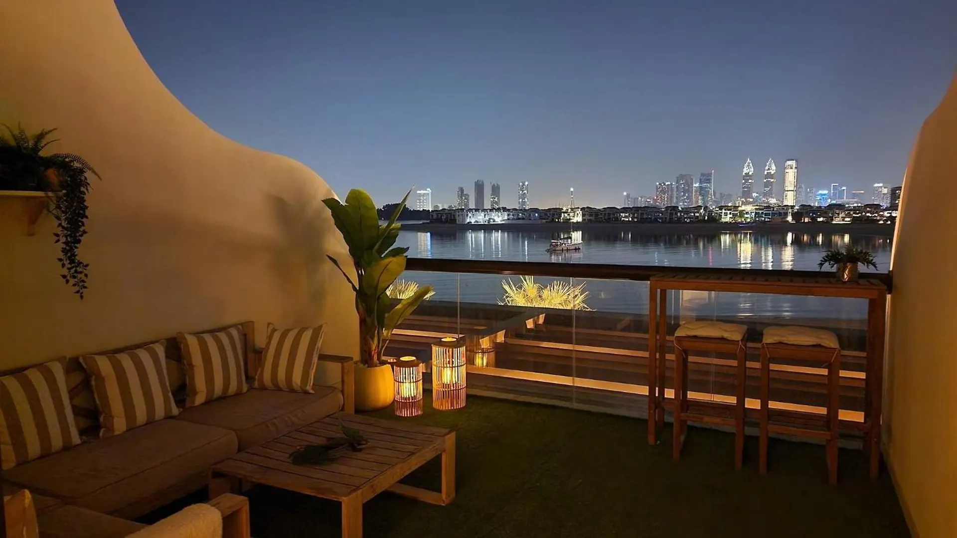 Apartment Beachfront Bliss On The Palm Jumeirah Dubai